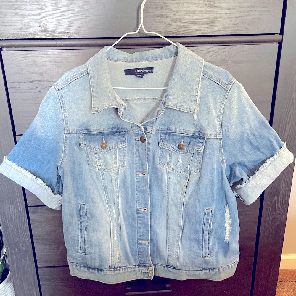 Distressed short sleeved denim jacket NWOT